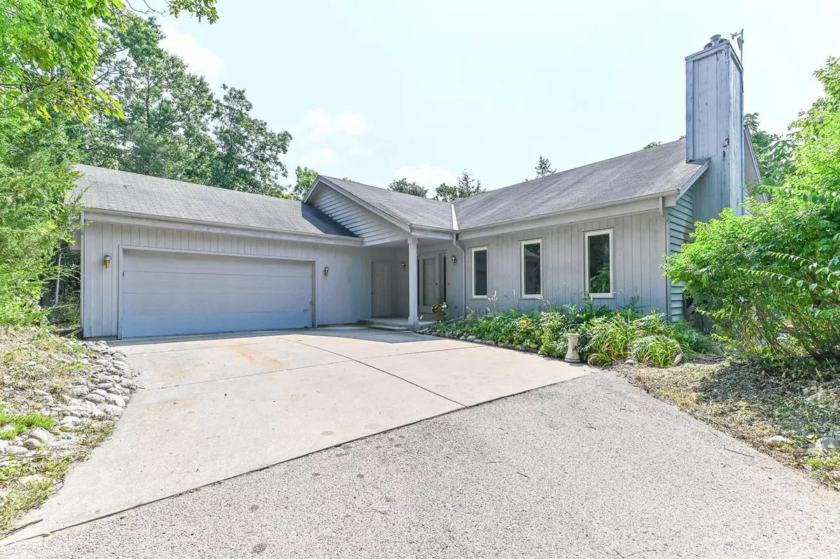 Dousman, WI 53118,S50W34299 Ridgeway DRIVE