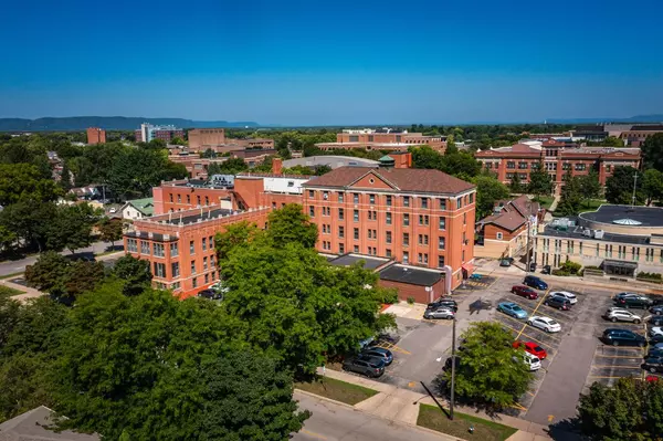 La Crosse, WI 54601,1707 Main STREET