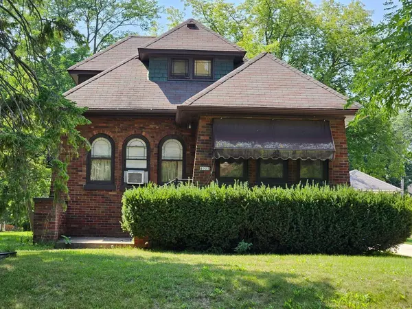 4905 N Bartlett AVENUE, Whitefish Bay, WI 53217