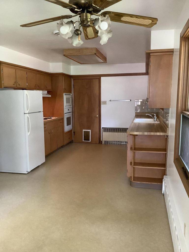 Twin Lakes, WI 53181,402 Burden AVENUE