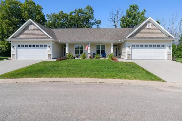 12 Briarknoll CIRCLE, Saukville, WI 53080