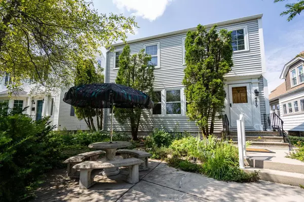 4517 N Newhall STREET, Shorewood, WI 53211