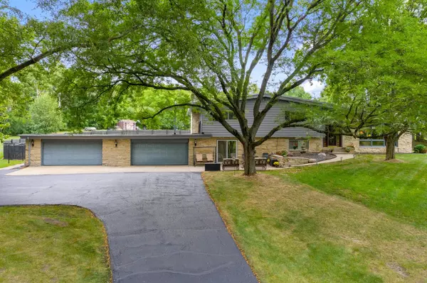 W288S5150 Rockwood TRAIL, Waukesha, WI 53189