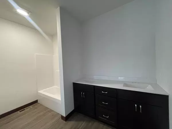 La Crescent, MN 55947,813 Bridle LANE