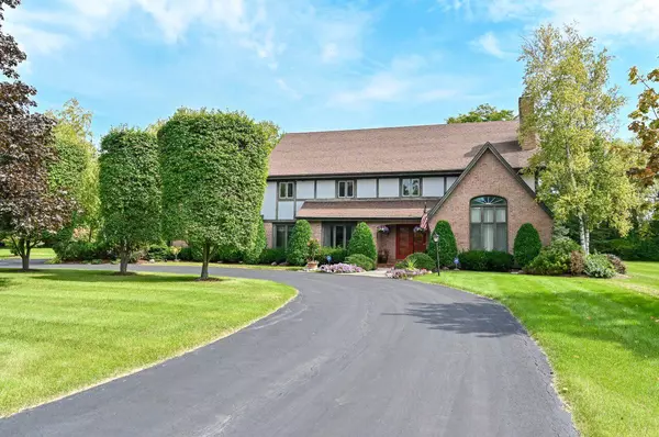 8980 N Spruce ROAD, River Hills, WI 53217