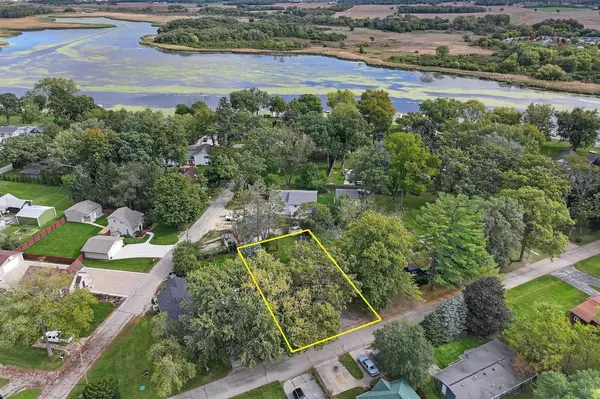 Delavan, WI 53115,826 Shady AVENUE