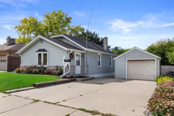 Waukesha, WI 53188,128 N Hine AVENUE