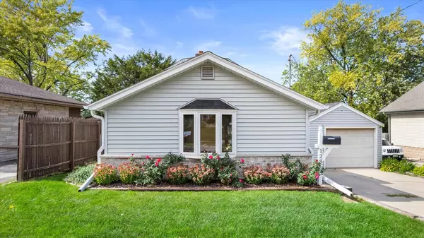 128 N Hine AVENUE, Waukesha, WI 53188