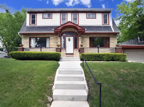 2100 E Beverly ROAD #2102, Shorewood, WI 53211