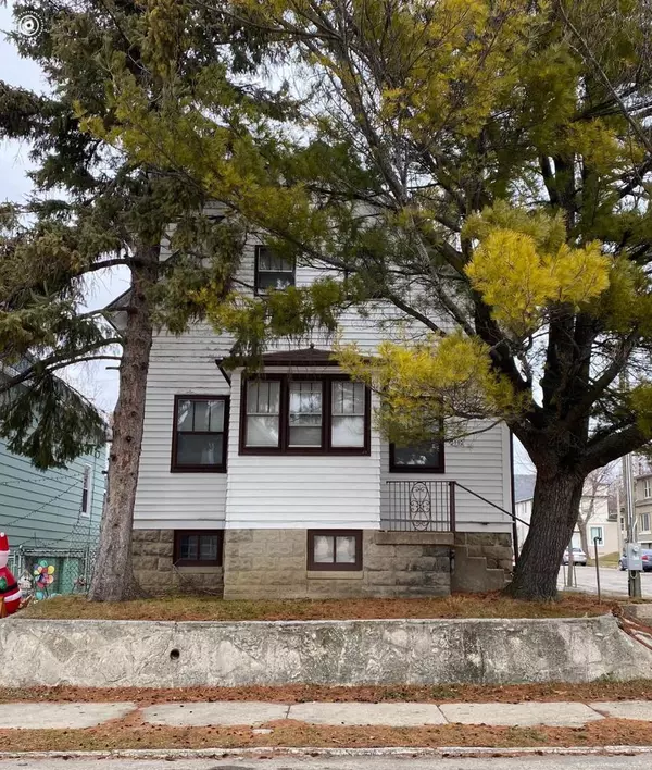 2302 W Merrill STREET, Milwaukee, WI 53204