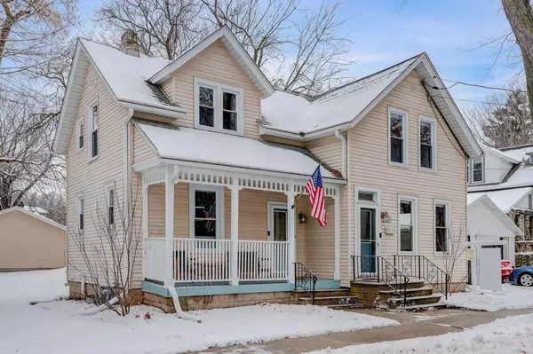 W58N455 Hilbert AVENUE, Cedarburg, WI 53012