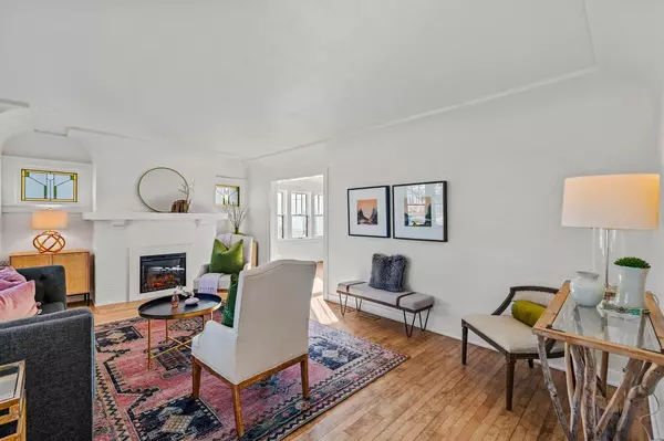 Whitefish Bay, WI 53217,4867 N Berkeley BOULEVARD