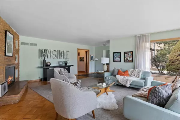 Whitefish Bay, WI 53211,4461 N Lake DRIVE