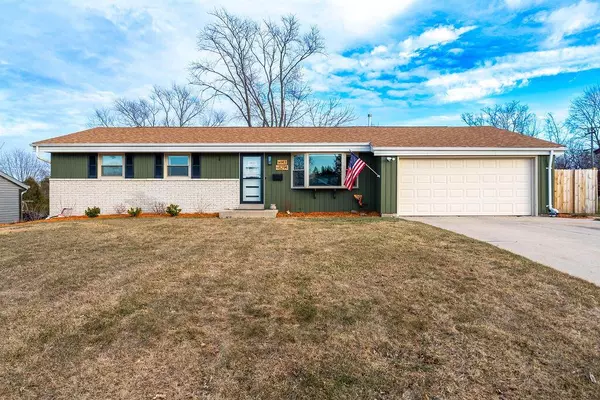 W143N8294 Oxford STREET, Menomonee Falls, WI 53051