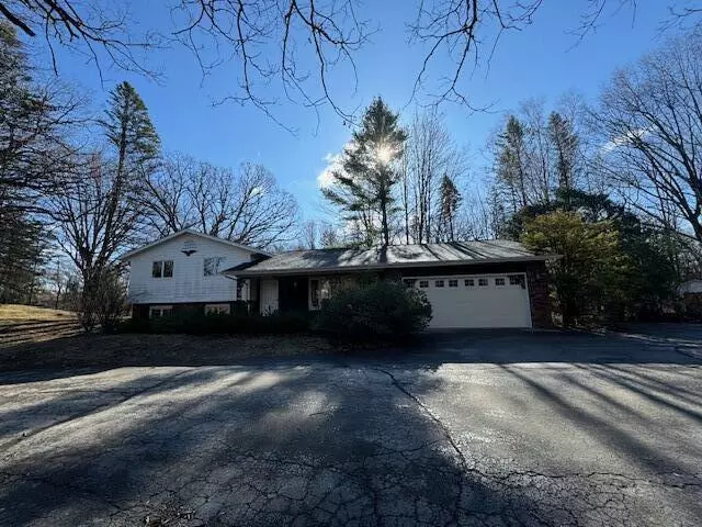 Twin Lakes, WI 53181,12065 333rd AVENUE