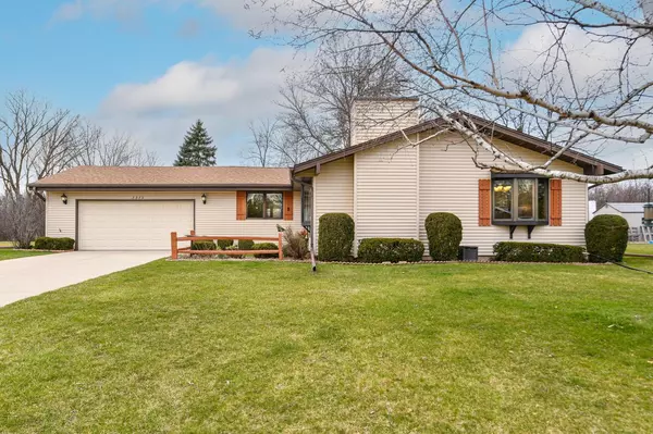 7975 S Mission DRIVE, Franklin, WI 53132