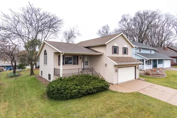 1943 SANDALWOOD DRIVE, Onalaska, WI 54650