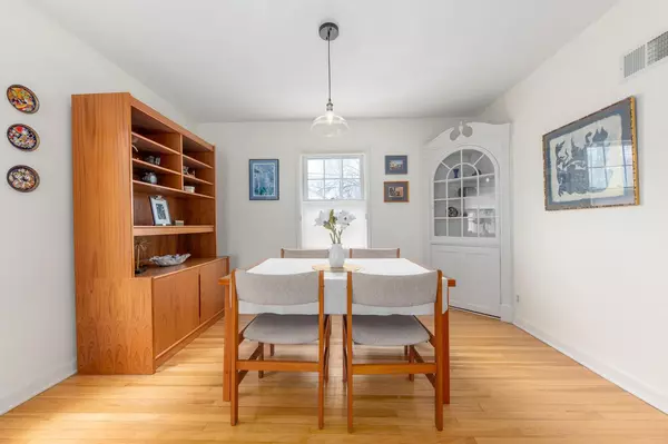 Whitefish Bay, WI 53217,4909 N Berkeley BOULEVARD