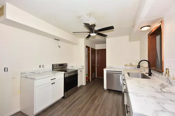 Hubertus, WI 53033,1240 Woodview DRIVE