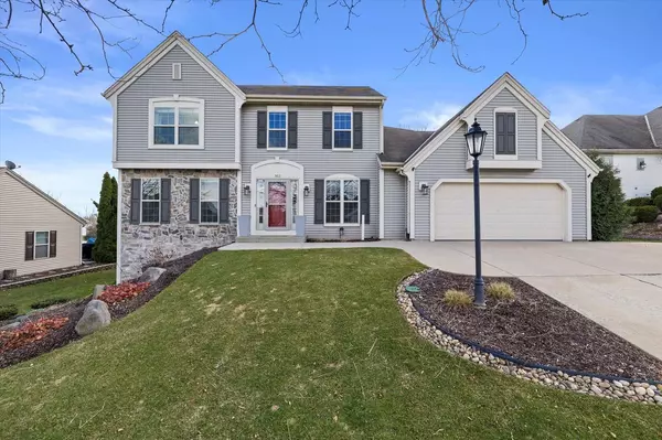 911 Valley Hill DRIVE, Waukesha, WI 53189