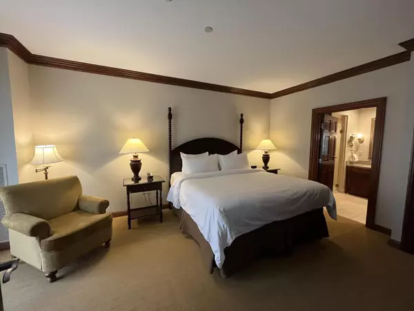 Elkhart Lake, WI 53020,101 Osthoff AVENUE #313