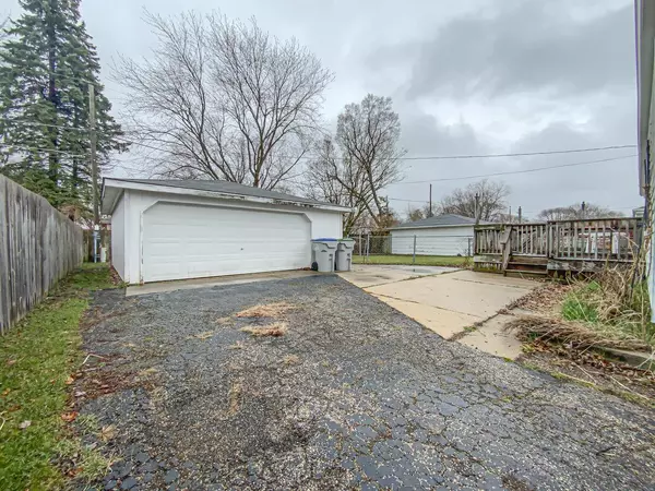 Milwaukee, WI 53223,7021 W Clovernook STREET