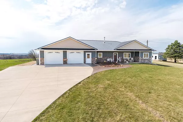 30901 County Road 16, La Crescent, MN 55947