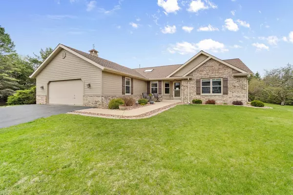 2443 Dove COURT, Cedarburg, WI 53012