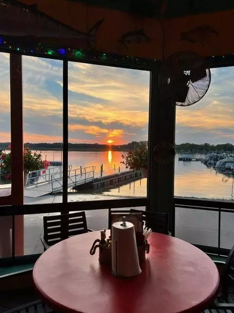 3101 E Lake Shore DRIVE, Twin Lakes, WI 53181