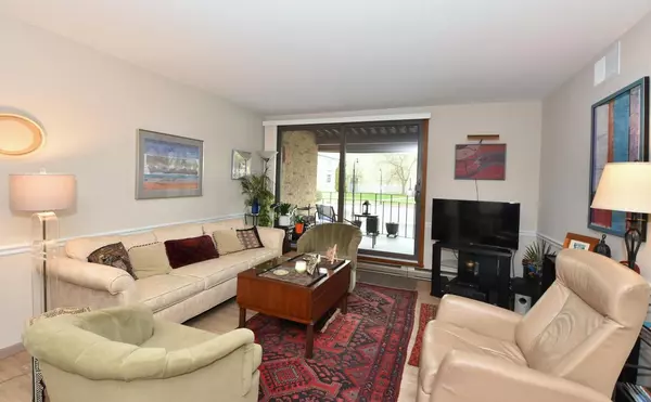 Shorewood, WI 53211,3942 N Oakland AVENUE #136