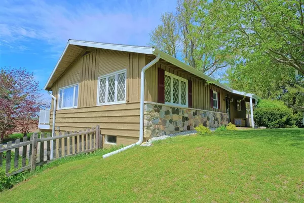 742 W Main STREET, Twin Lakes, WI 53181