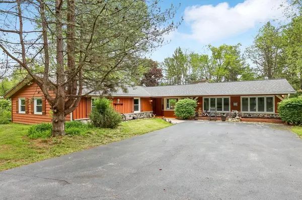 Dousman, WI 53118,W337S5026 Chipmunk LANE