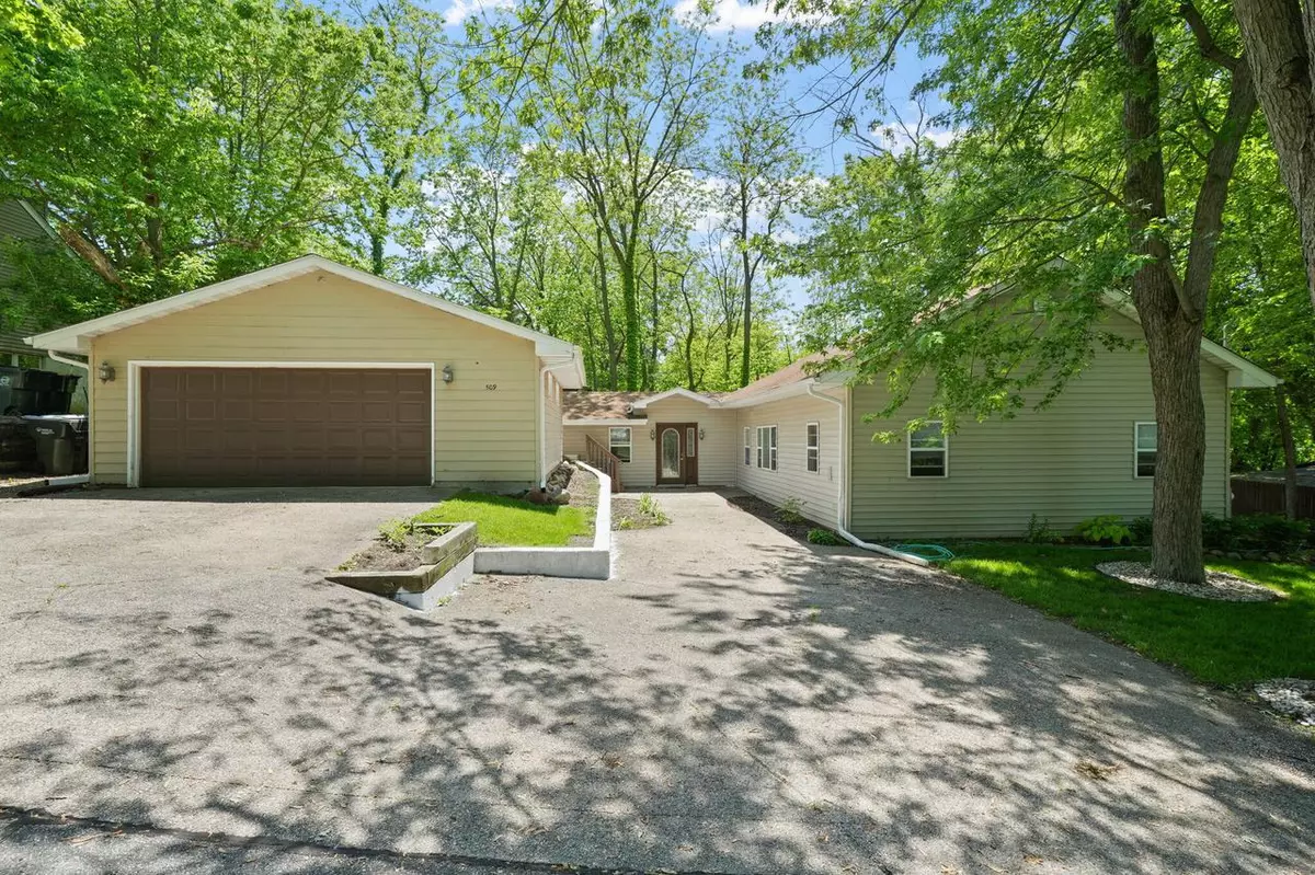 Twin Lakes, WI 53181,509 Sunset ROAD