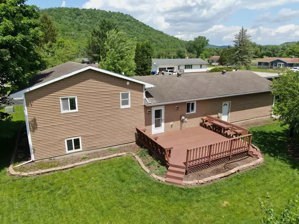 Coon Valley, WI 54623,512 Nelson STREET