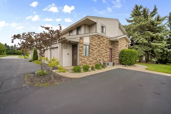 W178N9793 Riversbend CIRCLE E, Germantown, WI 53022