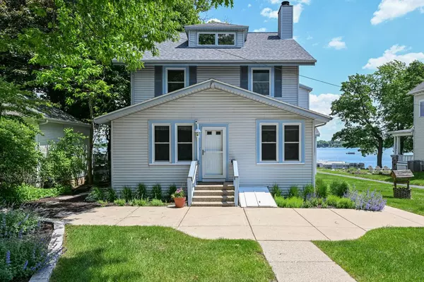 Delavan, WI 53115,1824 North Shore DRIVE