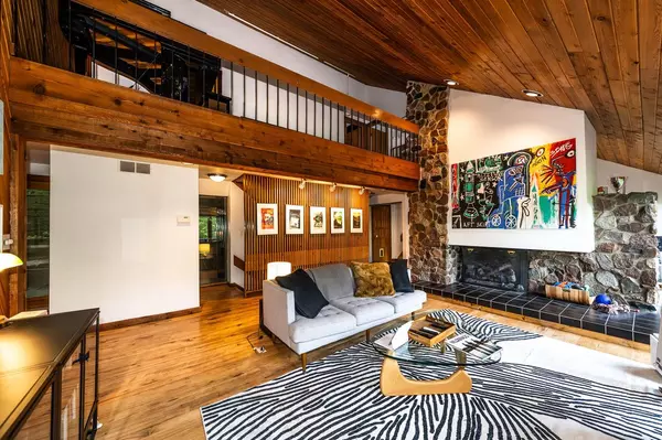 Fontana, WI 53125,343 S Lower Gardens ROAD