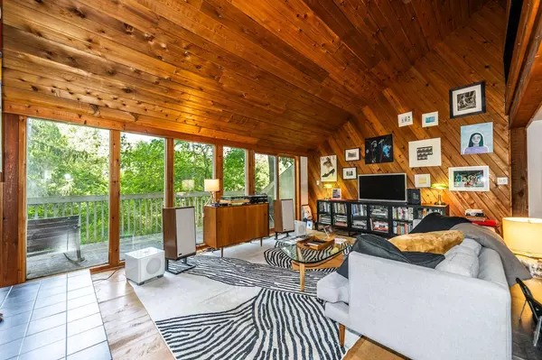 Fontana, WI 53125,343 S Lower Gardens ROAD