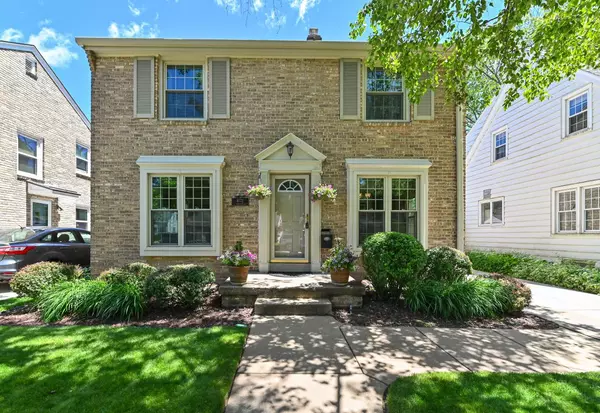 4772 N Sheffield AVENUE, Whitefish Bay, WI 53211