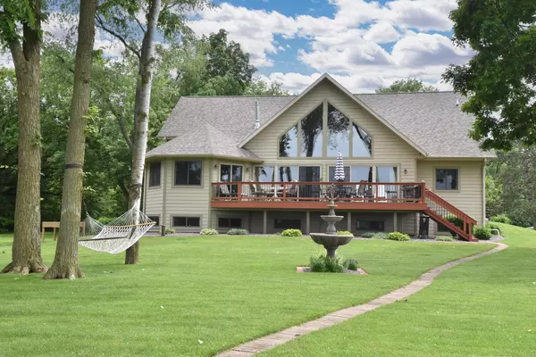 S35W38226 Dolmar Park ROAD, Dousman, WI 53118