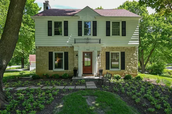 700 Brinsmere DRIVE,  Elm Grove,  WI 53122