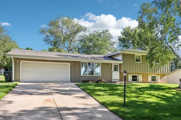 2808 Algoma TERRACE, Waukesha, WI 53188