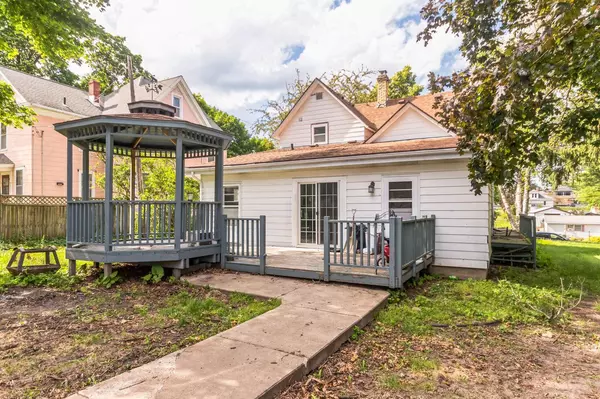 Dodgeville, WI 53533,313 W Division STREET