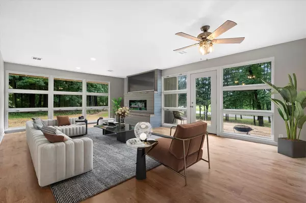 W271S3599 Oak Knoll DRIVE, Waukesha, WI 53189