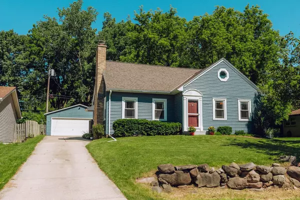 10518 W Spring Green ROAD, Greenfield, WI 53228