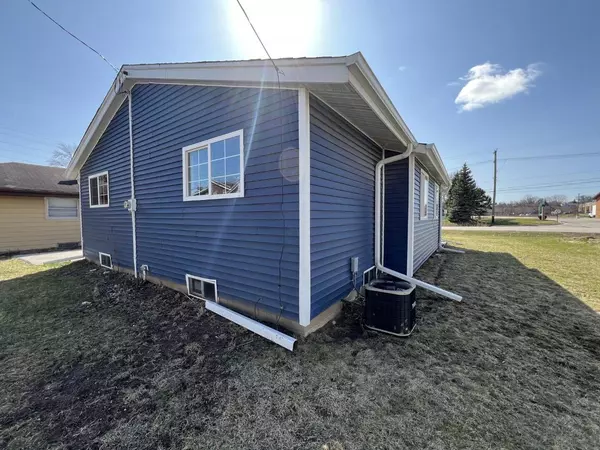 Greenfield, WI 53228,4018 S 92nd STREET