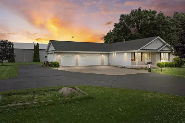 8700 Dunkelow ROAD, Franksville, WI 53126