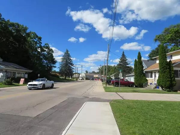 Twin Lakes, WI 53181,126 S Lake AVENUE