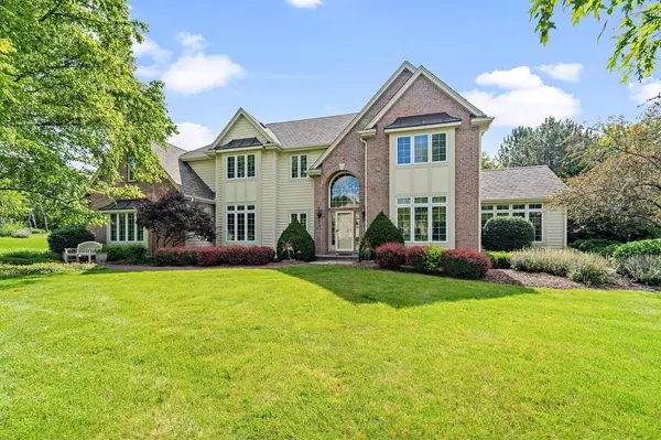 10618 N Turnberry DRIVE, Mequon, WI 53092