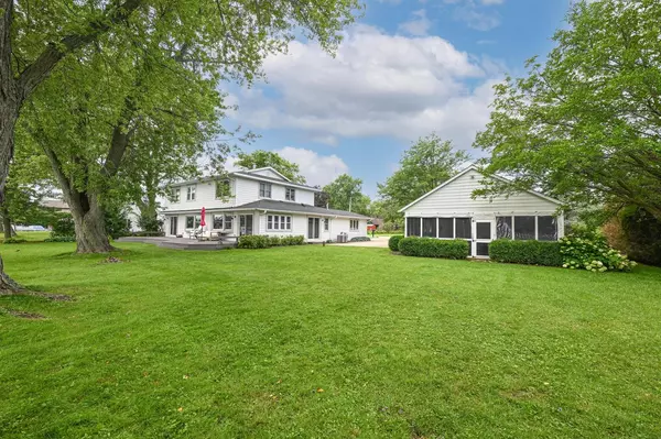 Twin Lakes, WI 53181,3102 Lakeshore WAY